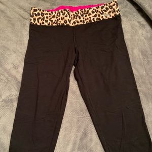 VS Pink ultimate reversible capris